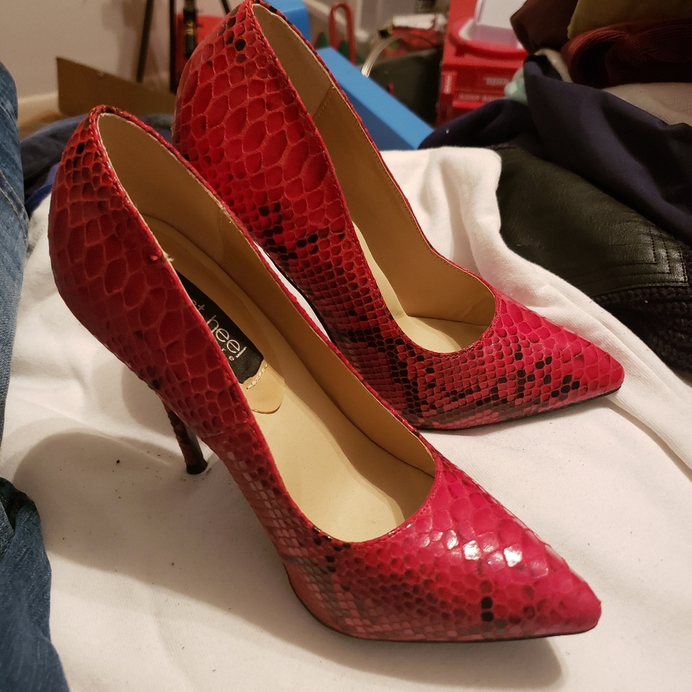 HIGHEST HEEL SIGNATURE